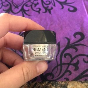 Younique shimer eye pigments